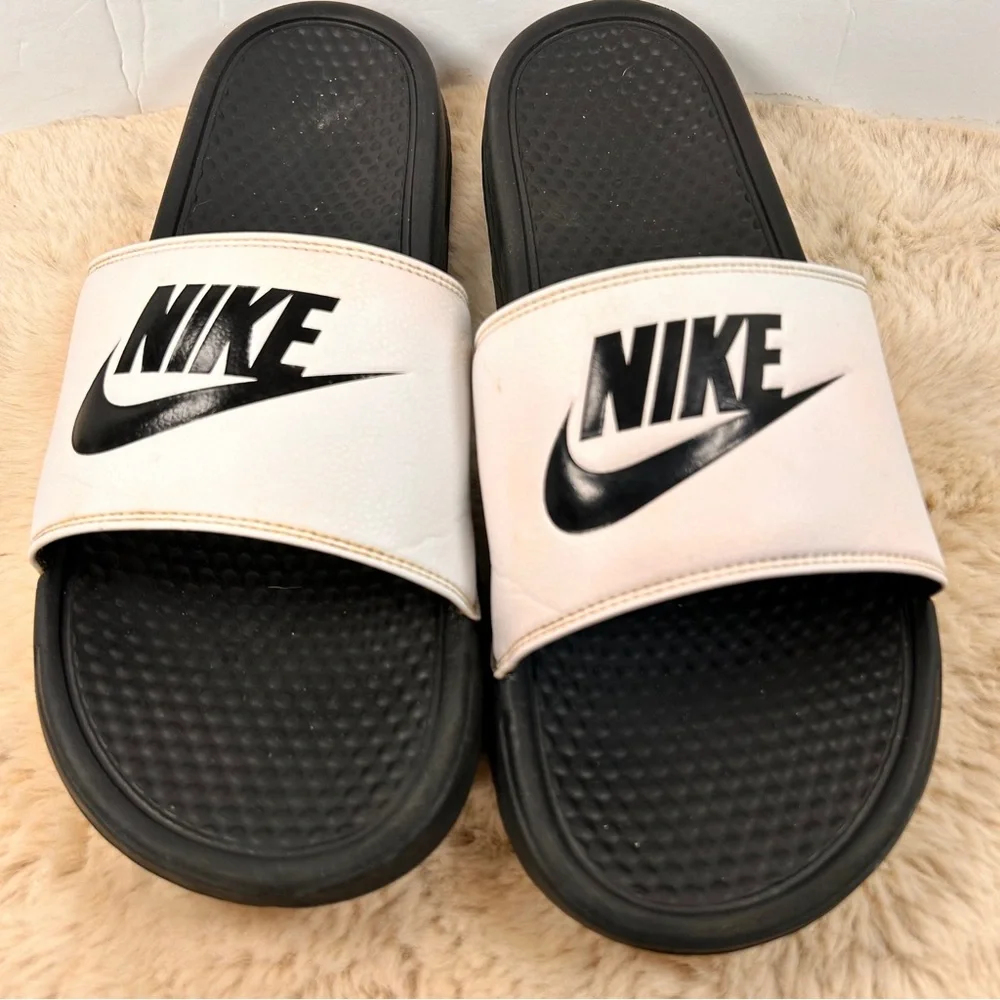 Nike comfortable slide